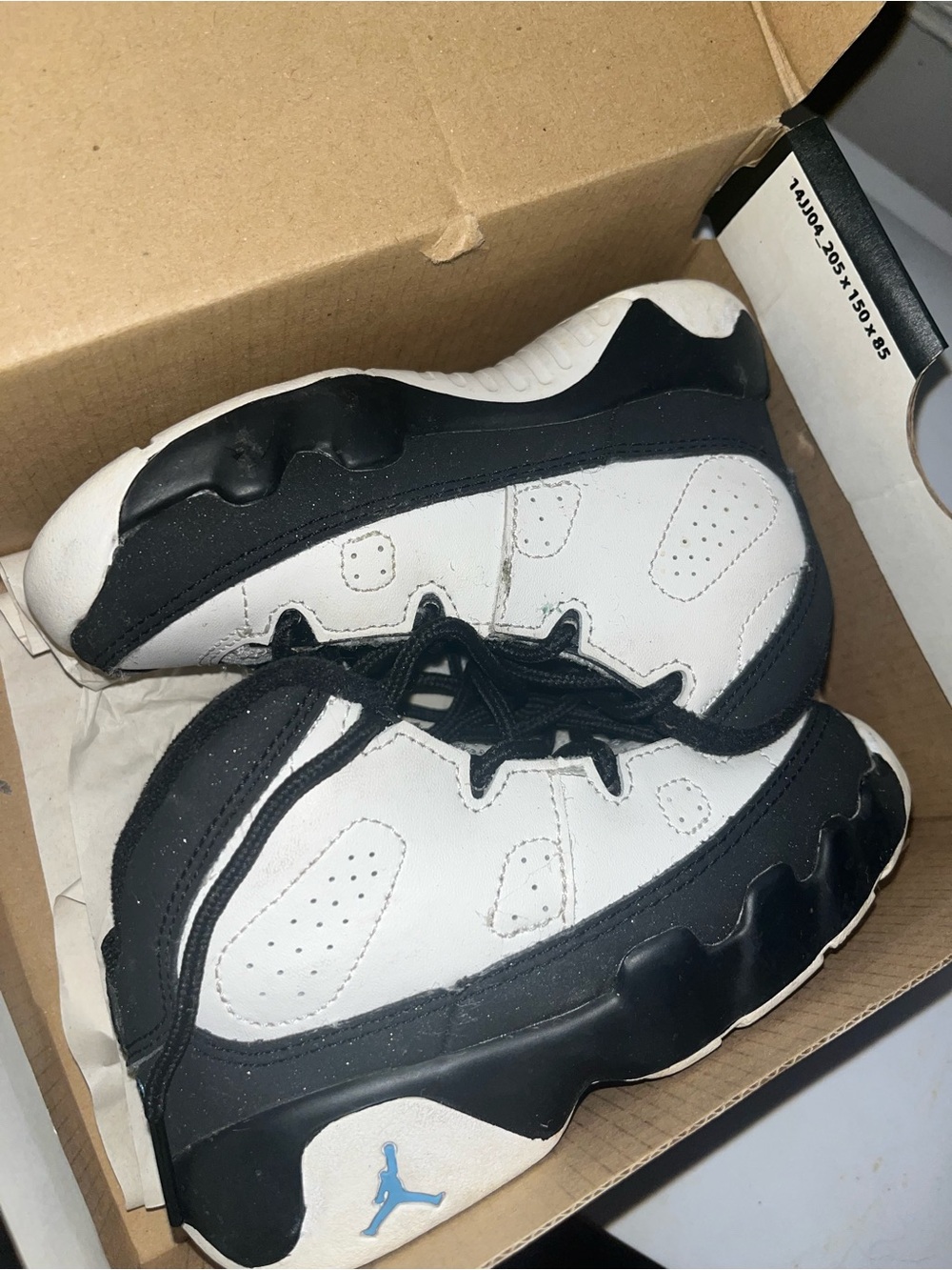 Jordan Kids Black & White Retro Sneakers